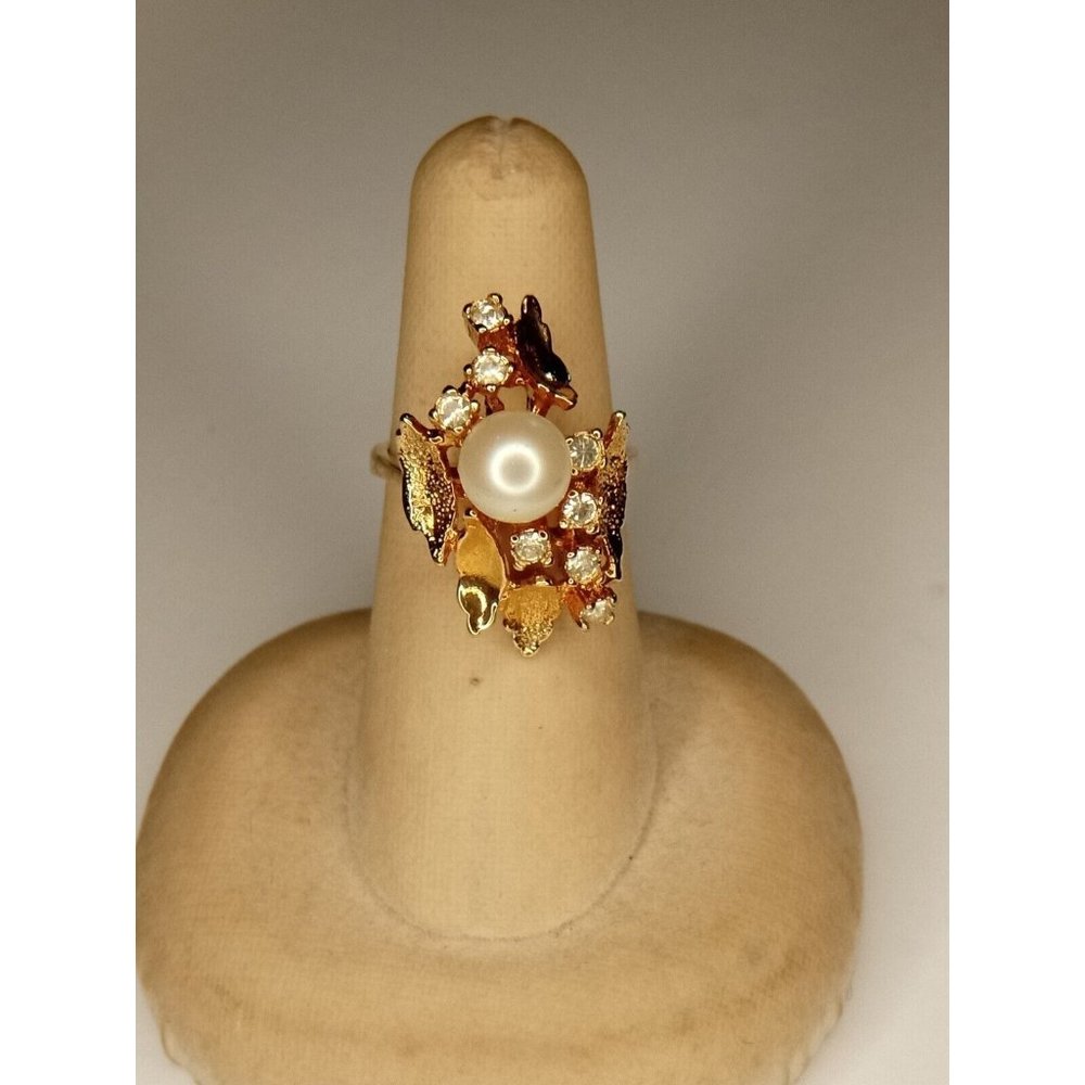 Size 7 Gold Tone Faux Pearl and Rhinestone Ring -No Markings (10c2)‎